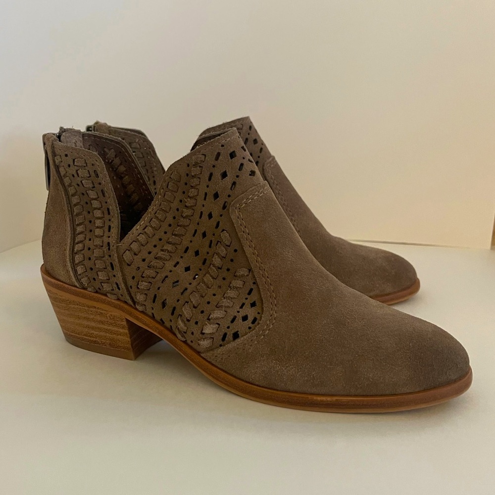 Vince Camuto Bootie, Women’s Size 5 1/2